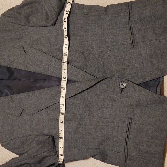 The Executive Club Women's Blazer - Picture 8 of 9